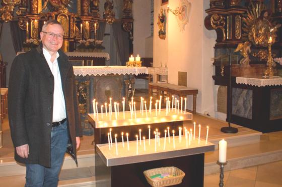 Pfarrer Thomas Kratochvil lädt zu einem Besuch der beiden Pfarrkirchen in Taufkirchen, St. Johannes und St. Georg herzlich ein. Foto: Privat