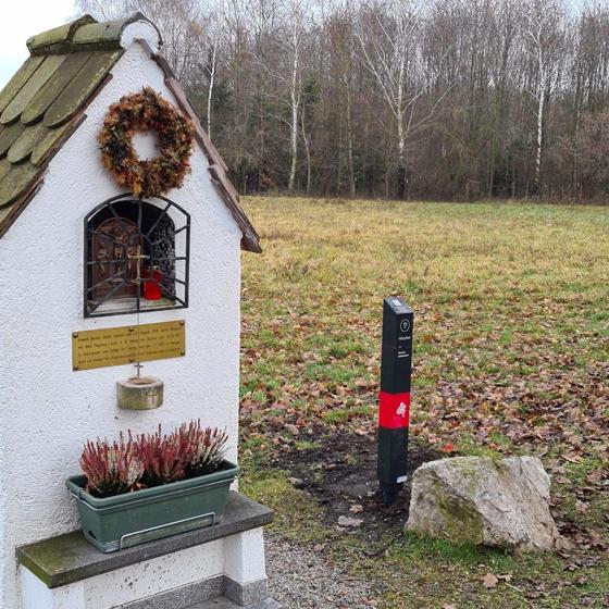Das Marterl am Goldachhof ist eine von 13 Stationen des Ismaninger Hörpfads Foto: Gemeinde Ismaning