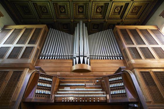 Die Schlafende Königin: Die große Steinmeyer-Orgel in der Münchner Pfarrkirche St. Ursula  Foto: Katholische Kirchenstiftung St. Ursula