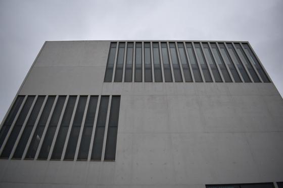 Die Fassade des NS-Dokumentationszentrums dient bis Sonntag, 14. Februar, als Leinwand für eine Videoinstallation. Archivbild: Daniel Mielcarek