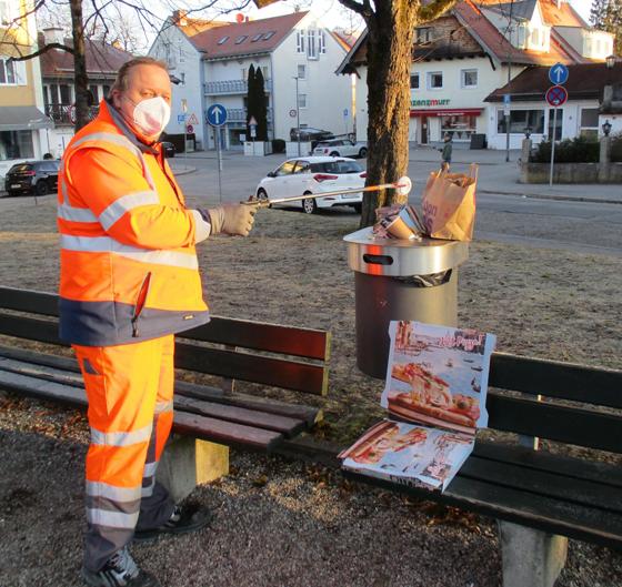 Der Derbolfinger Platz und der Isarparkplatz in Grünwald werden inzwischen täglich angefahren: Ausgediente Grille, Pizzaschachteln und zerbrochene Bierflaschen werden hier ebenso eingesammelt und ordentlich entsorgt. Foto: Gemeinde Grünwald