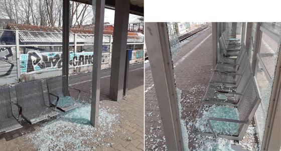 Am Bahnhof Vaterstetten kam es zu Verwüstungen. Bild rechts: Das Wartehäuschen wurde Opfer von unsinniger Zerstörungswut. Foto: Bundespolizei