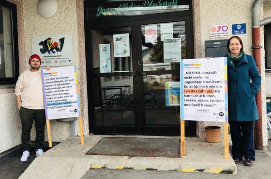 In allen Jugendeinrichtungen des KJR, wie hier in der JKW in Unterhaching, wurden Plakate mit Aussagen von Jugendlichen zu den Auswirkungen der Corona Pandemie auf ihr Leben aufgehängt. F: VA