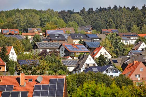 Mit der eigenen Stromerzeugung aus Kraft-Wärmekopplung und Solarstrom zusammen, ist die Stadt Ebersberg heute zu mehr als 50 Prozent energieautark. Foto: VA