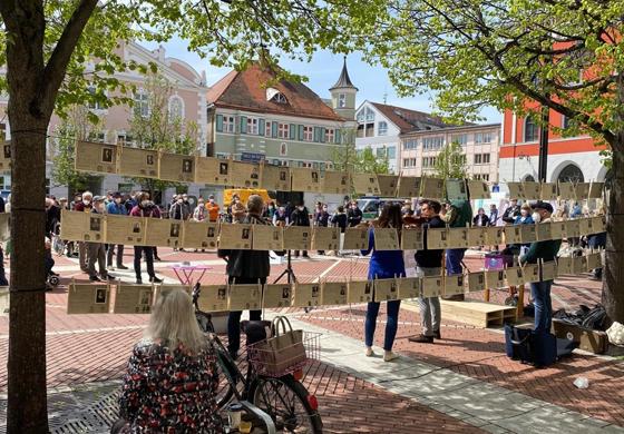 Eine erste Gedenkveranstaltung fand letzte Woche auf dem Schrannenplatz statt. Foto: Andreas Bialas