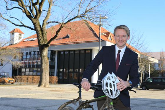 Bürgermeister Sebastian Thaler bittet zur Radtour. Foto: VHS
