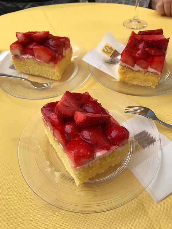 Über selbstgebackenen Kuchen würden sich die Besucher des Seniorentreff Kaiserstiftung sehr freuen.  Foto: hw