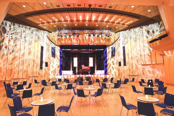 Nach monatelanger Pause dürfen Theater und Konzerthäuser wieder fürs Publikum öffnen, so auch die Stadthalle Erding. Foto: VA
