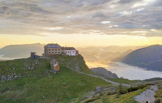 Hüttenübernachtungen in den bayerischen Alpenvereinshütten werden heuer strenger gehandhabt, als im "Corona-Sommer" 2020. Foto: Stefan Dohl