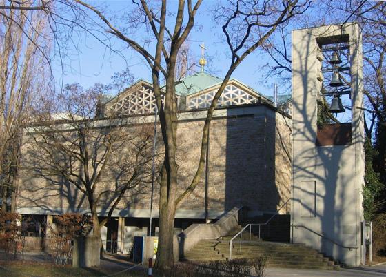 Die evangelische Nazarethkirche in der Parkstadt Bogenhausen beherbergt das Haus der Kulturen und Religionen München. Foto: Rufus46, CC BY-SA 4.0