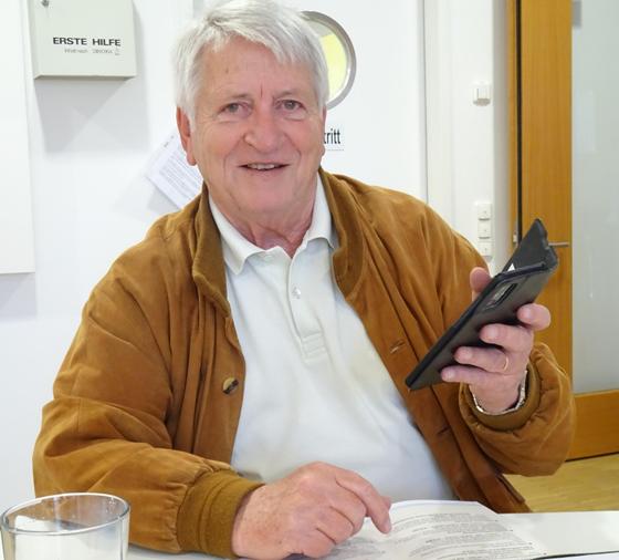 "Niemand ist zu alt für's Internet!", meint Referent Roland Ruppenthal, Seniorenbeirat aus Puchheim. Foto: VA