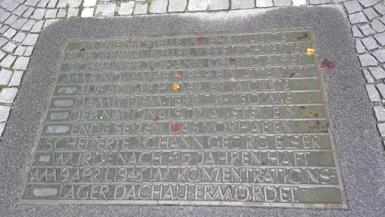 Am Gasteig gibt es zwar eine Gedenkplatte sowie eine Infotafel zum Hitler-Attentat durch Georg Elser am 8. November 1938, aber keinen prominenten Erinnerungsort. Foto: bs