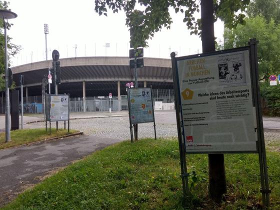 Dem fast vergessenen Kapitel "Arbeiterfußball in München" widmet sich eine Pop-Up-Ausstellung am Grünwalder Stadion. Foto: VA