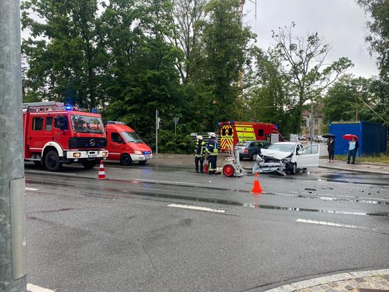 Feuerwehr Haar sicherte die Unfallstelle und übernahm die Erstversorgung beim Unfall in der Vockestraße. Feuerwehr Haar