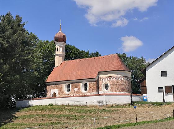 In ihrem ursprünglichen Erhaltungszustand ist die Kirche in Ebering mit seiner 700-jährigen Geschichte die älteste Kirche im Umkreis. Foto: Christian Zeug/Erzbistum München