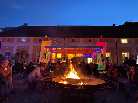 Von 15. bis 25. Juli bietet das Kulturfeuer im Klosterbauhof Ebersberg täglich Biergarten und Konzerte. Foto: VA