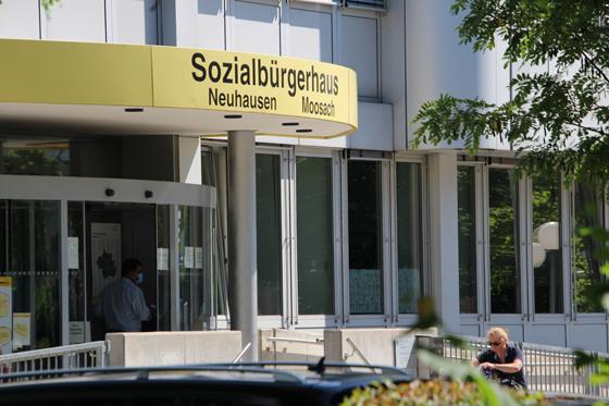 Das Sozialbürgerhaus Neuhausen-Moosach in der Ehrenbreitsteiner Straße 24 ist für den 9. und den 10. Stadtbezirk zuständig. Foto: Simone Bauer