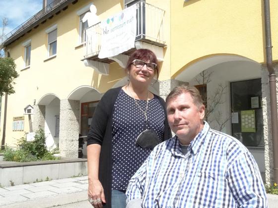 Uschi Weber und Michael Dörrich freuen sich über Besucher im Begegnungsort "Unter den Arkaden". Foto: Tanja Beetz