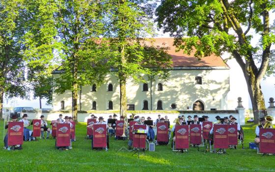 Die Blaskapelle Höhenkirchen lädt zu ihren sonntäglichen Picknickkonzerten weiterhin herzlich ein. Foto: Privat