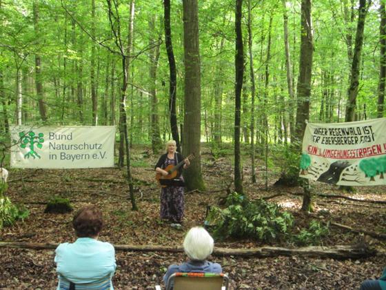 Edeltraud Rey und die BUND Naturschutz Ortsgruppe Forstinning luden zu einem Waldkonzert in den Ebersberger Forst ein.  Foto: VA