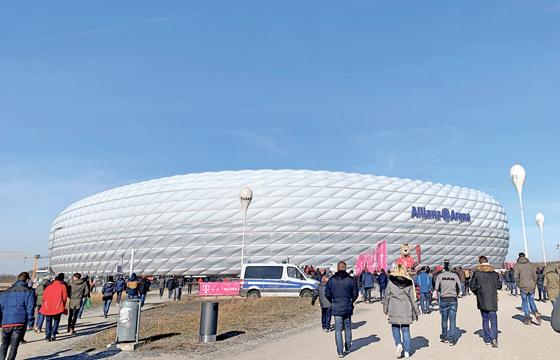 Bei den Spielen der neuen Bundesliga-Saison können wieder Fans im Stadion live dabei sein. Foto: fla