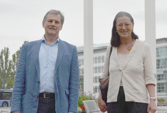 Gerhard Fuchs und Claudia Tausend sind sich einig: Die Wohnviertel um den Münchner Nordosten dürfen nicht vernachlässigt werden. Foto: SPD