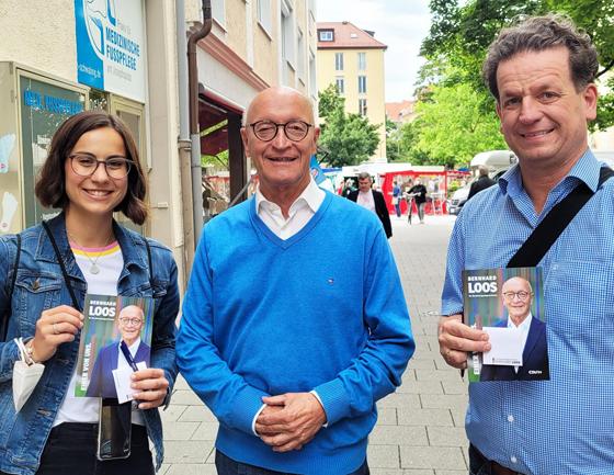 Bernhard Loos mit Lea Bosch und Michael Laub beim Haustürwahlkampf in der Maxvorstadt. Foto: Bernhard Loos