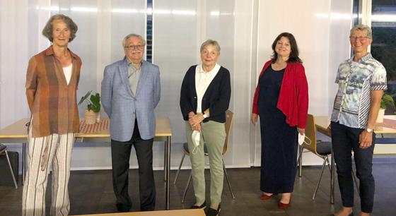 Der neue Vorstand des Hospizvereins: Maria Sommer, Bernhard Hoiß, Dr. Doris Priesmeier-Feiner, Rita Grampp und Susanne Mahn (v. li.). Foto: Verein