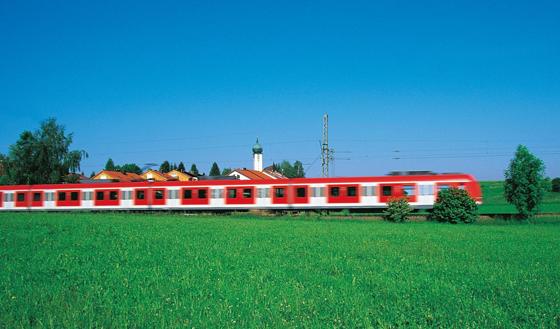 Das "Deutschland Abo-Upgrade" lädt zu Ausflügen in ganz Bayern ein, weil die Fahrgäste den Nahverkehr aller Eisenbahnen, auch den der Deutschen Bahn im Regionalverkehr, und das Angebot von allen Unternehmen in den bayerischen Verbünden kostenlos nutzen kö