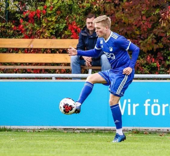 Jonas Redl und der FC Ismaning kommen in der Bayernliga Süd immer besser in Fahrt. Foto: Christian Riedel