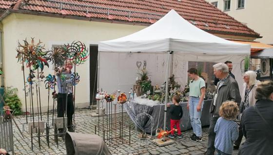 Die Gemeinde Kirchseeon veranstaltet auf dem Marktplatz erstmalig einen Herbstmarkt. Auch Kunsthandwerker werden vertreten sein. Foto: VA