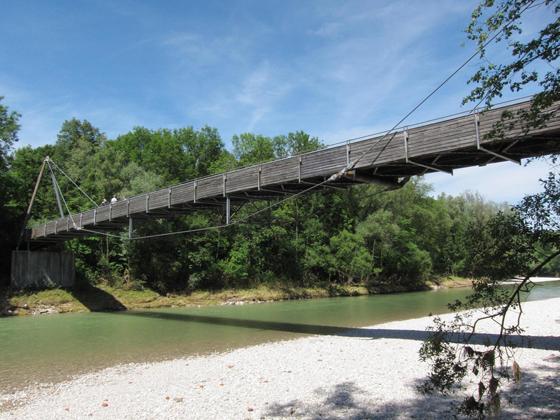 Der Isarsteg bei Ismaning, auch Kolomanbrücke genannt, bleibt weiter gesperrt. Foto: AHert, CC BY-SA 3.0