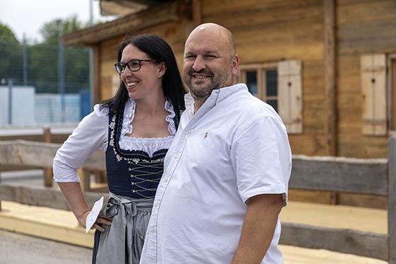 Kleines Oktoberfest: die Sechzger-Wiesn, Wirte-Paar Denise und Fritz Kustatscher. Foto: Anne Wild