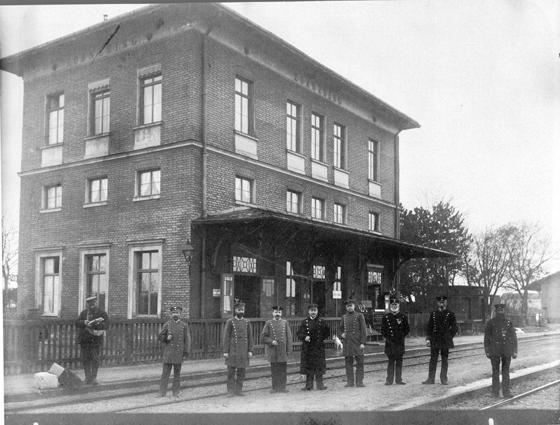 Das früheste bekannte Foto vom Bahnhof Zorneding aus dem Jahr 1911. Foto: Heimatkundekreis Zorneding