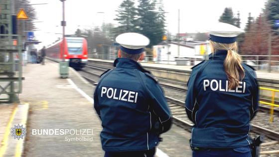 Die Bundespolizei bittet Reisende, die sich in der besagten S-Bahn befunden haben und sachdienliche Hinweise. Foto: Bundespolizei