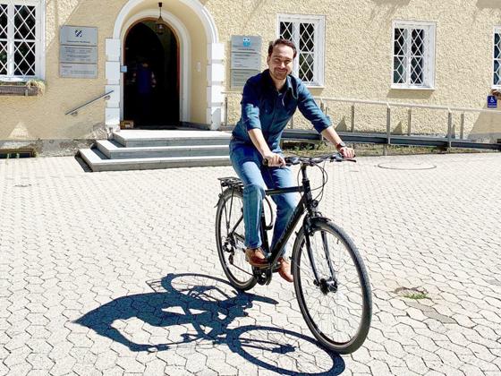 Immer gerne mit dem Fahrrad unterwegs: Neubibergs Bürgermeister Thomas Pardeller. Foto: Martina Prüller