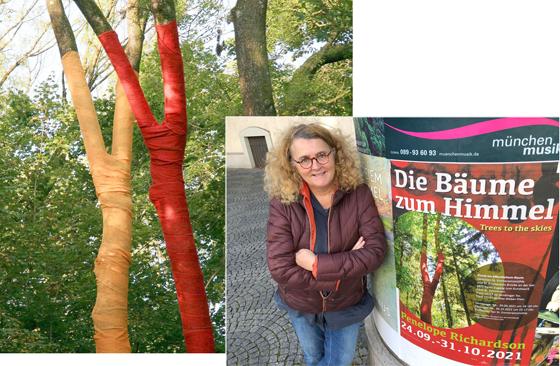 Die australische Aktionskünstlerin Penelope Richardson lebt seit 2008 in München. Bild rechts: Die umwickelten Bäume erinnen mit ihrer großen Gabelung an Wünschelruten. Das ist durchaus beabsichtigt. Foto: Penelope Richardson