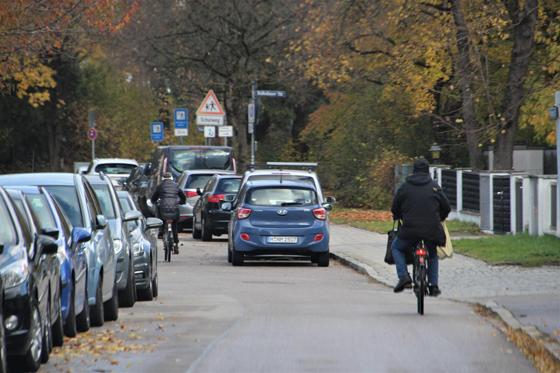 In der Moosburger Straße soll ein Fahrradweg errichtet werden. Das zumindest hat die Bürgerversammlung Moosach beschlossen. Foto: Simone Bauer