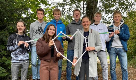 Die Schüler des P-Seminars des Oberhachinger Gymnasiums werden zu Baumdetektiven. Vielleicht klingeln Sie bald auch an Ihrer Tür auf der Suche nach besonders alten Bäumen in Oberhaching. Foto: ISUS-Stiftung