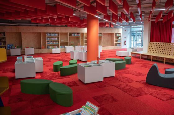 Neu und bunt: die Kinder- und Jugendbibliohtek im Gasteig-Interimsstandort Motorama. Foto: Münchner Stadtbibliothek/Marco Zielske