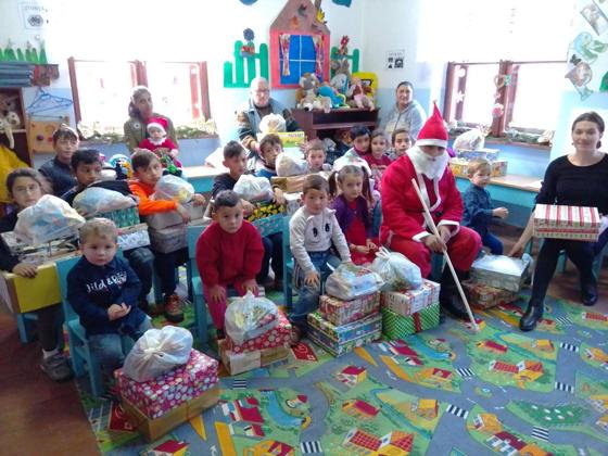 Dank der fleißigen Spenden können sich auch in Rumänien arme Kinder über Geschenke zu Weihnachten freuen.  Foto: Privat