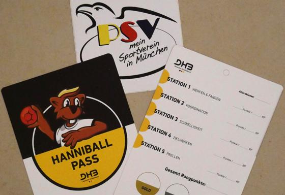 Als Anreiz gab es den Hanniball-Pass mit dem Maskottchen des DHB, auf dem die erfolgreichen Versuche an den Stationen notiert wurden. Foto: PSV München