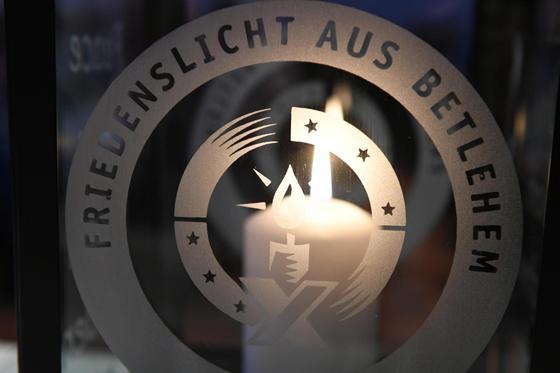 Die Aktion Friedenslicht aus Betlehem wurde 1986 vom Österreichischen Rundfunk ins Leben gerufen. In Bayern wird sie von den rund 40.000 Mitglieder zählenden Pfadfinderverbänden getragen. Foto: rdp/C.Schnaubelt