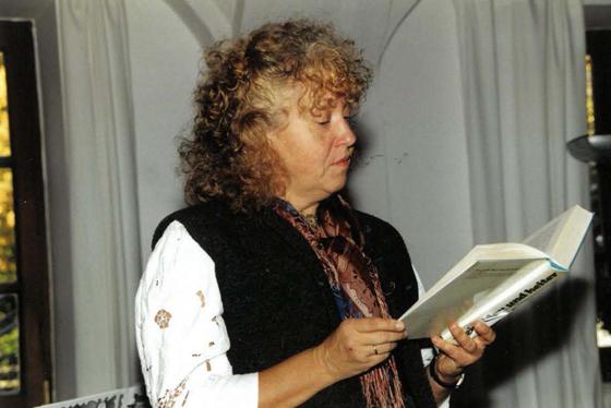 Die Musiklehrerin Elfriede Buchberger veranstaltet in der Adventszeit seit Jahren die musikalische Lesung der Heiligen Nacht in der Mohr-Villa. Foto: VA