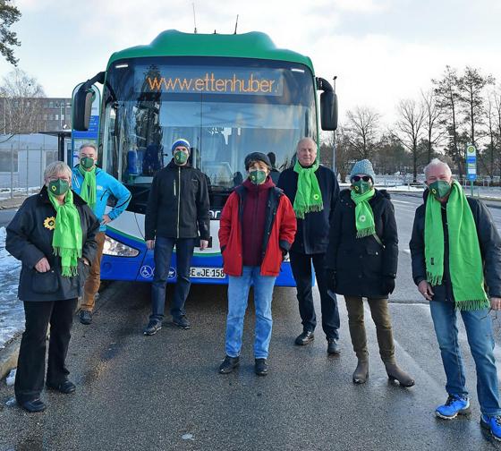 Die Grünen aus Taufkirchen freuen sich über die Einrichtung der Express-Buslinien im Landkreis. Foto: Grüne Taufkirchen