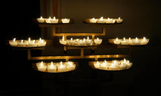 Zur Meditation zu Kerzenschein und Musik wird am 13. November in die Emmauskirche eingeladen- Foto: hw