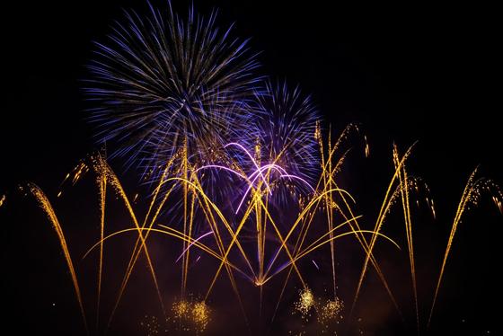 Durch das Abbrennen von Feuerwerk und Böller werden normalerweise große Mengen an Feinstaub ausgestoßen.  Foto: Bösl