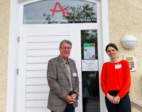 Der Vorsitzende der AGLM, Jürgen Hoerner und die neue Geschäftsführerin, Sabine Kaufmann, freuen sich, wieder einen neuen Angehörigen-Kurs für Demenzpatienten anbieten zu können. Start ist im Februar. Foto: hw
