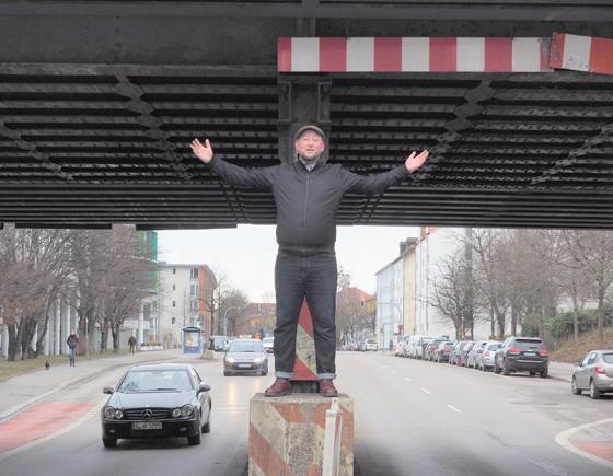 "Dass die Deutsche Bahn die Brücke an der Werinherstraße erneuert, bietet uns eine große Chance: Wir können die Situation an dieser Engstelle deutlich verbessern", meint SPD-Stadtrat Andreas Schuster. Foto: privat