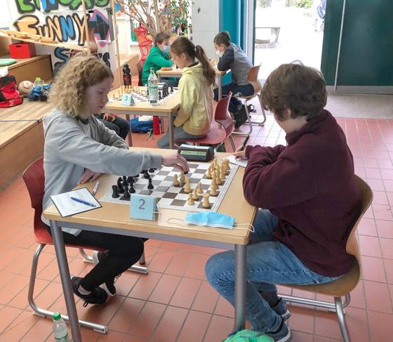 Spaß am Brett: Bei den Schachfreunden München sind zahlreiche Kinder und Jugendliche aktiv. Beginnen kann man schon mit fünf Jahren. Foto: Verein
